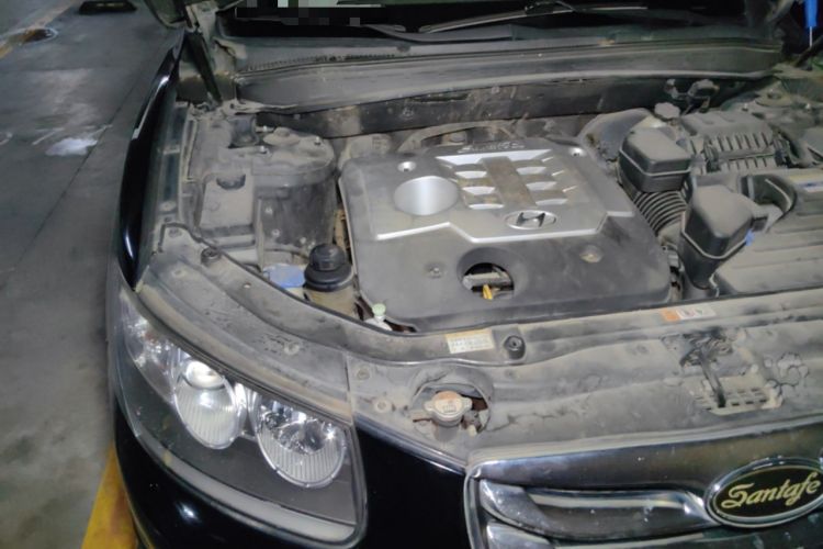 Used Hyundai Santa Fe Classic 2012 2.4 Luxury Edition Five-Seater Two-Wheel Drive Engine Bay Right