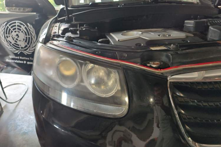 Used Hyundai Santa Fe Classic 2012 2.4 Luxury Edition 7-Seater Four-Wheel Drive Engine Bay Right