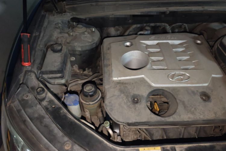Used Hyundai Santa Fe Classic 2012 2.4 Comfort Edition 7-Seater Four-Wheel Drive Engine Bay Right
