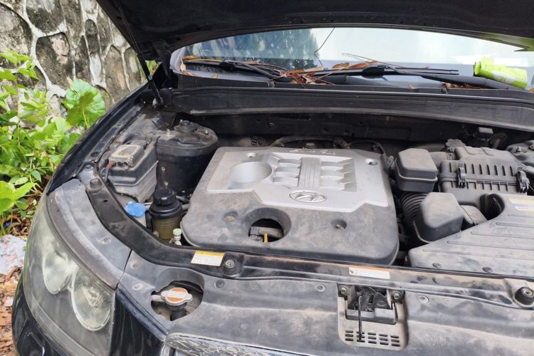 Used Hyundai Santa Fe Classic 2012 2.4 Ultimate Edition 7-Seater Four-Wheel Drive Engine Bay Right