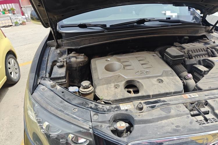 Used Hyundai Santa Fe Classic 2012 2.4 Luxury Edition 7-Seater Four-Wheel Drive Engine Bay Right