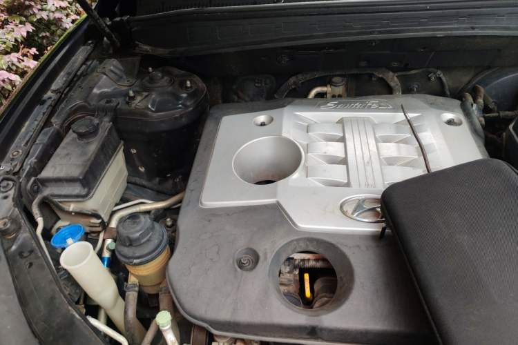 Used Hyundai Santa Fe Classic 2012 2.4 Comfort Edition 5-Seater Two-Wheel Drive Engine Bay Right
