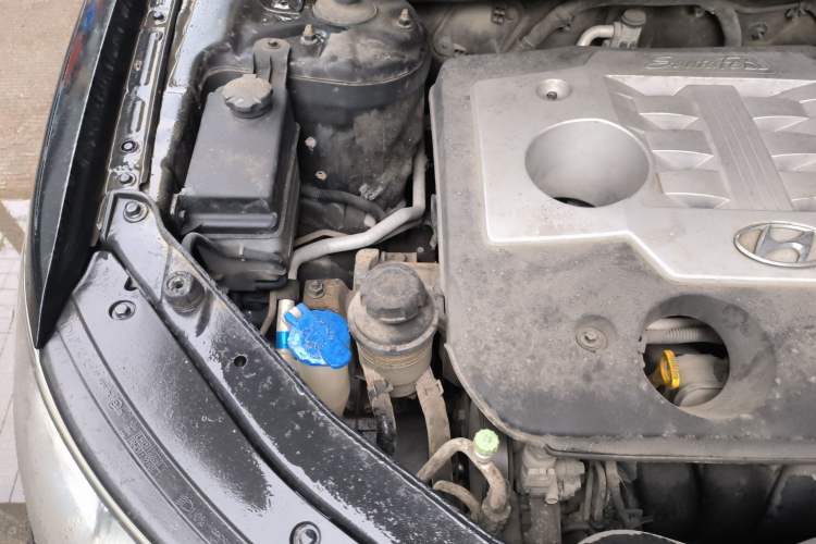 Used Hyundai Santa Fe Classic 2012 2.4 Luxury Edition 7-Seater Four-Wheel Drive Engine Bay Right