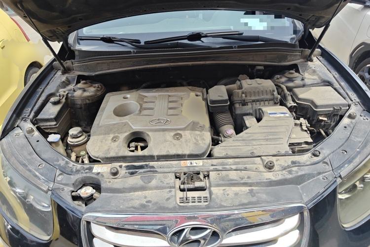 Used Hyundai Santa Fe Classic 2012 2.4 Luxury Edition 7-Seater Four-Wheel Drive Engine Bay