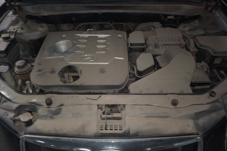 Used Hyundai Santa Fe Classic 2012 2.4 Comfort Edition 7-Seater Four-Wheel Drive Engine Bay