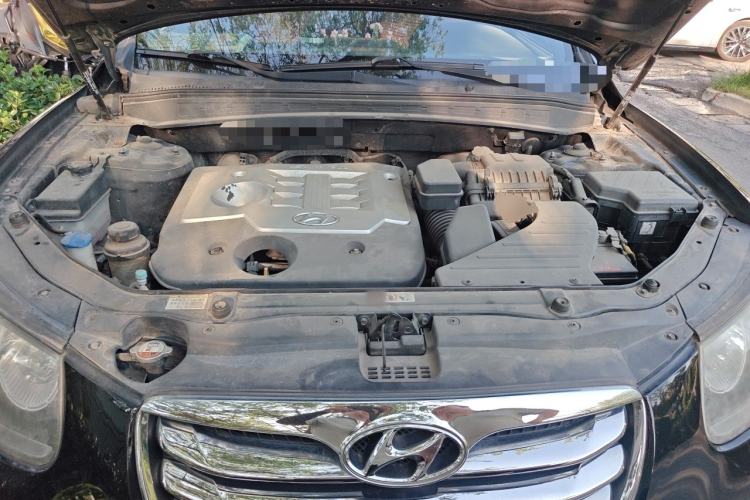 Used Hyundai Santa Fe Classic 2012 2.4 Comfort Edition 5-Seater Two-Wheel Drive Engine Bay