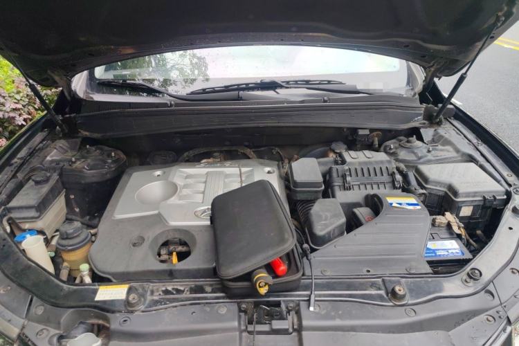 Used Hyundai Santa Fe Classic 2012 2.4 Comfort Edition 5-Seater Two-Wheel Drive Engine Bay