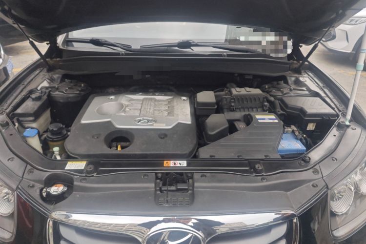 Used Hyundai Santa Fe Classic 2012 2.4 Comfort Edition 7-Seater Four-Wheel Drive Engine Bay
