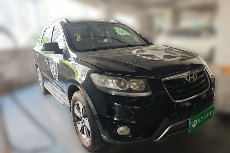 Used Hyundai Santa Fe Classic 2012 2.4 Luxury Edition 7-Seater Four-Wheel Drive Front Right 45 Deg