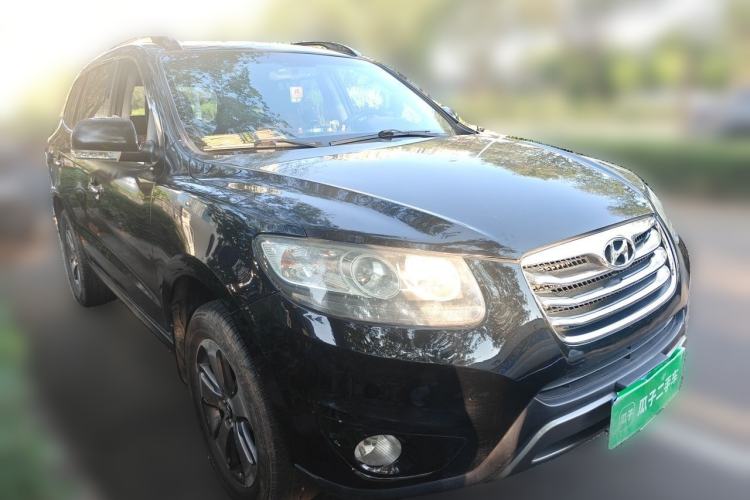 Used Hyundai Santa Fe Classic 2012 2.4 Comfort Edition 5-Seater Two-Wheel Drive Front Right 45 Deg