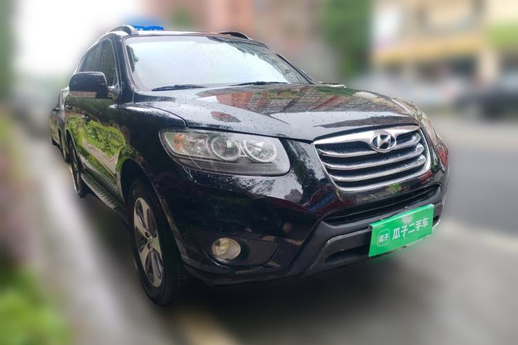 Used Hyundai Santa Fe Classic 2012 2.4 Comfort Edition 5-Seater Two-Wheel Drive Front Right 45 Deg