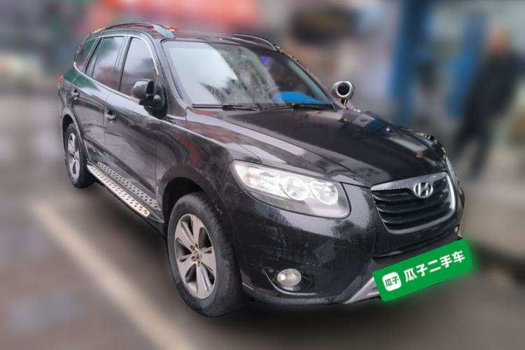Used Hyundai Santa Fe Classic 2012 2.4 Luxury Edition 7-Seater Four-Wheel Drive Front Right 45 Deg