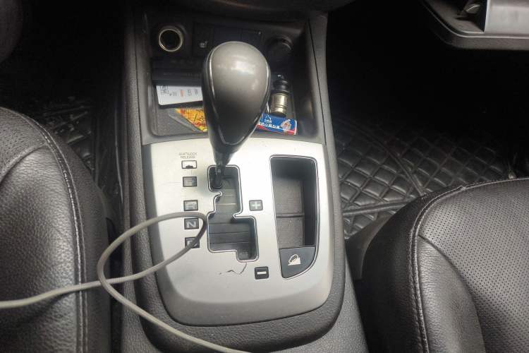 Used Hyundai Santa Fe Classic 2012 2.4 Ultimate Edition 7-Seater Four-Wheel Drive Gear Lever
