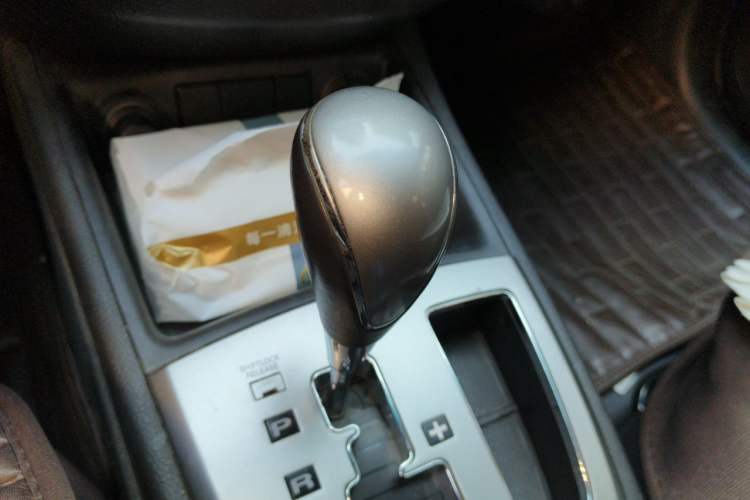 Used Hyundai Santa Fe Classic 2012 2.4 Comfort Edition 7-Seater Four-Wheel Drive Gear Lever