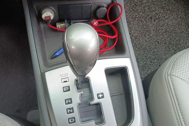 Used Hyundai Santa Fe Classic 2012 2.4 Comfort Edition 7-Seater Four-Wheel Drive Gear Lever