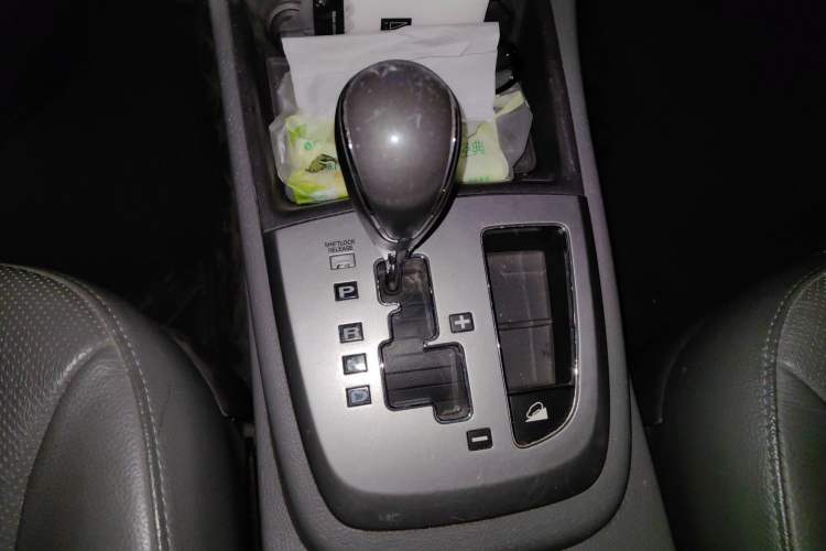 Used Hyundai Santa Fe Classic 2012 2.4 Luxury Edition Five-Seater Two-Wheel Drive Gear Lever
