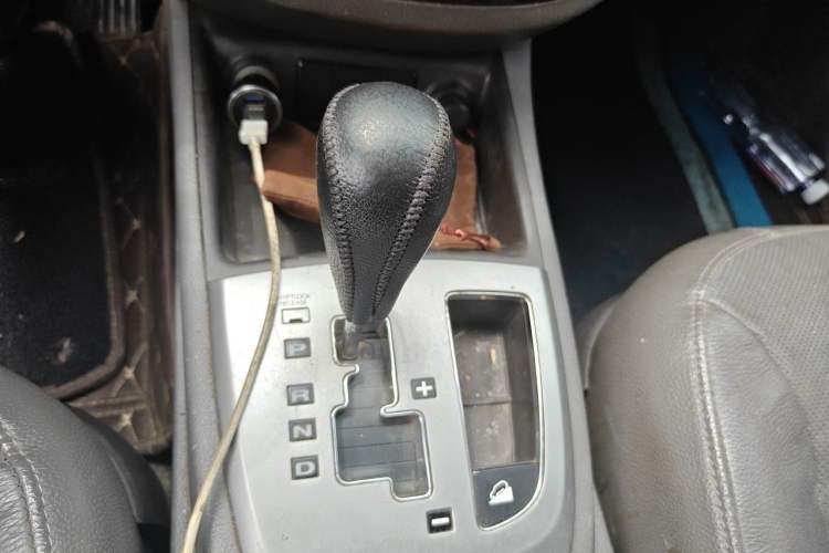 Used Hyundai Santa Fe Classic 2012 2.4 Luxury Edition 7-Seater Four-Wheel Drive Gear Lever