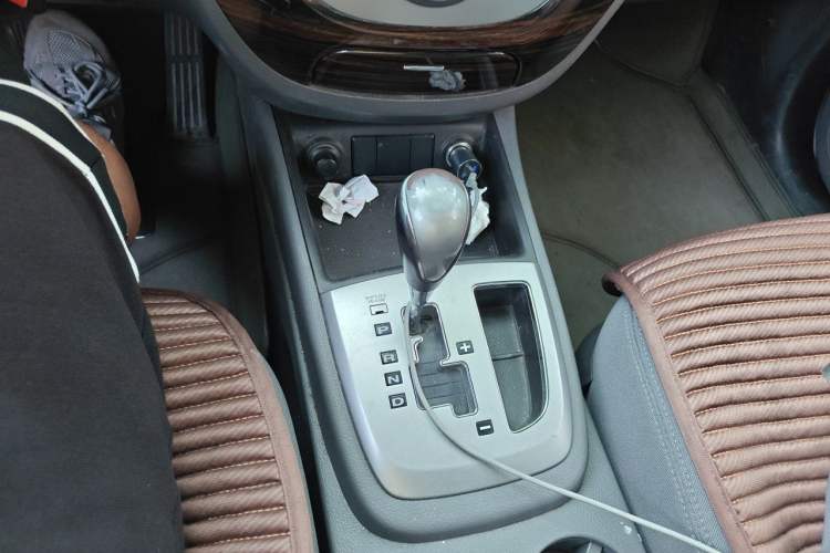 Used Hyundai Santa Fe Classic 2012 2.4 Comfort Edition 5-Seater Two-Wheel Drive Gear Lever