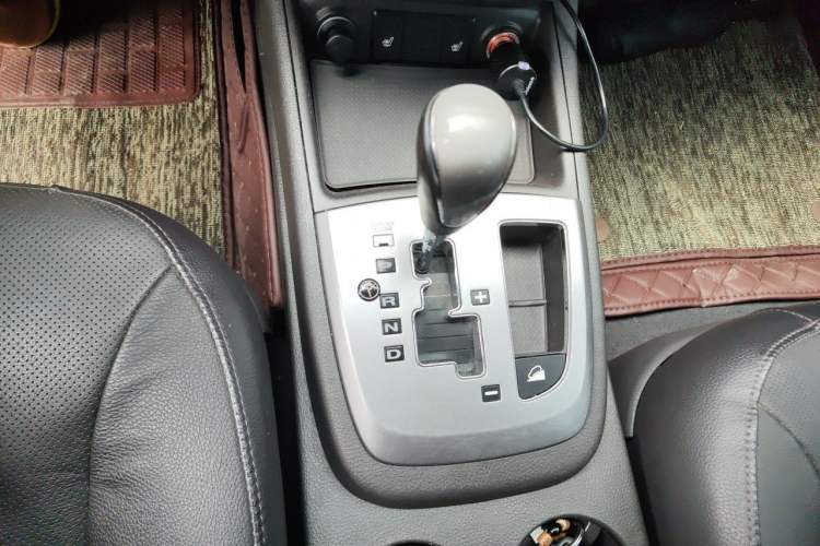 Used Hyundai Santa Fe Classic 2012 2.4 Ultimate Edition 7-Seater Four-Wheel Drive Gear Lever