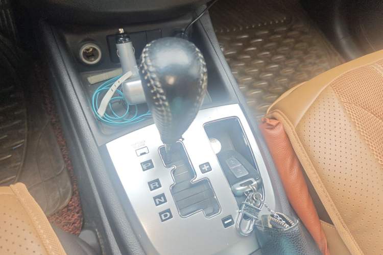 Used Hyundai Santa Fe Classic 2012 2.4 Comfort Edition 7-Seater Four-Wheel Drive Gear Lever