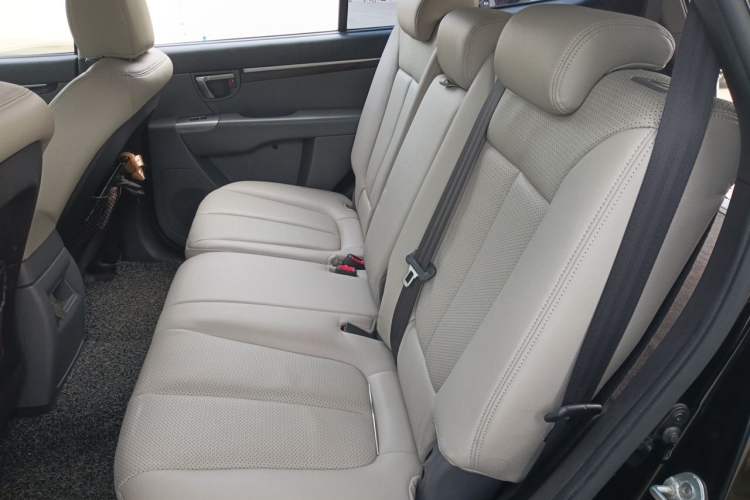 Used Hyundai Santa Fe Classic 2012 2.4 Comfort Edition 7-Seater Four-Wheel Drive Left Rear Seat
