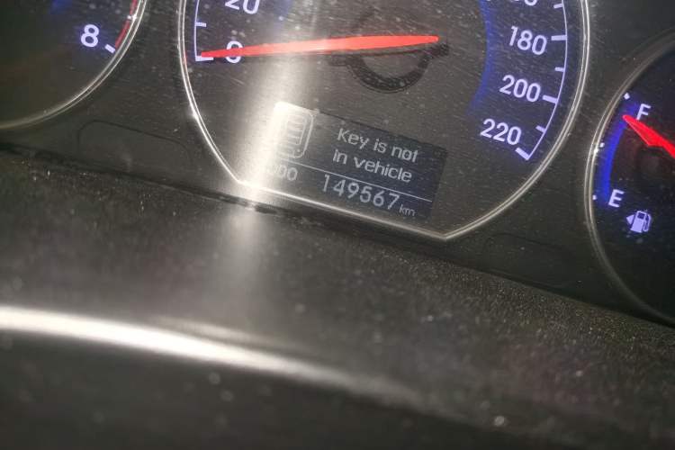 Used Hyundai Santa Fe Classic 2012 2.4 Comfort Edition 7-Seater Four-Wheel Drive Odometer Close Up