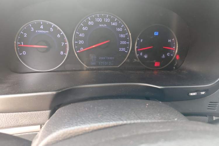 Used Hyundai Santa Fe Classic 2012 2.4 Ultimate Edition 7-Seater Four-Wheel Drive Odometer Close Up