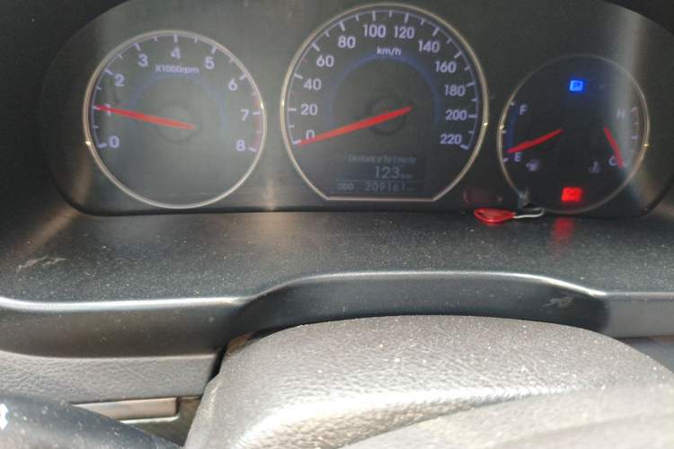 Used Hyundai Santa Fe Classic 2012 2.4 Ultimate Edition 7-Seater Four-Wheel Drive Odometer Close Up