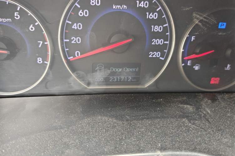 Used Hyundai Santa Fe Classic 2012 2.4 Luxury Edition 7-Seater Four-Wheel Drive Odometer Close Up