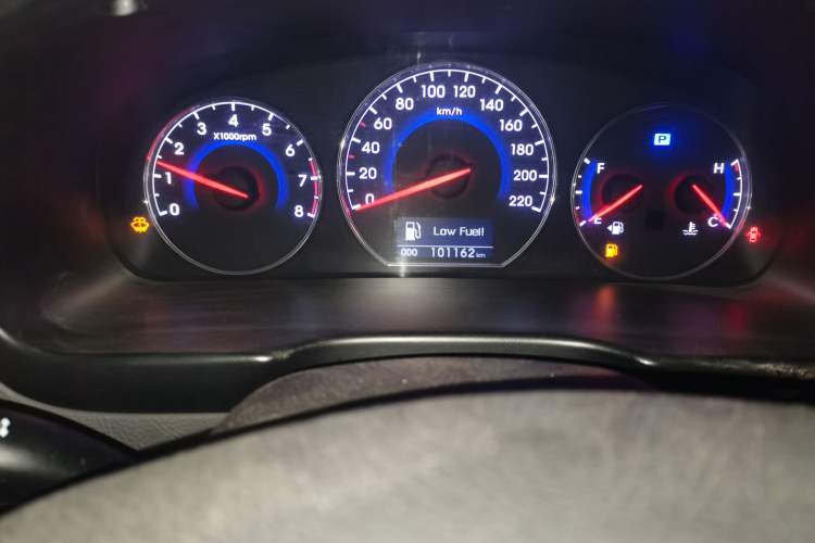 Used Hyundai Santa Fe Classic 2012 2.4 Comfort Edition 7-Seater Four-Wheel Drive Odometer Close Up