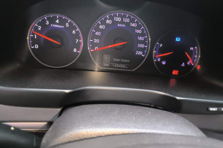 Used Hyundai Santa Fe Classic 2012 2.4 Luxury Edition 7-Seater Four-Wheel Drive Odometer Close Up