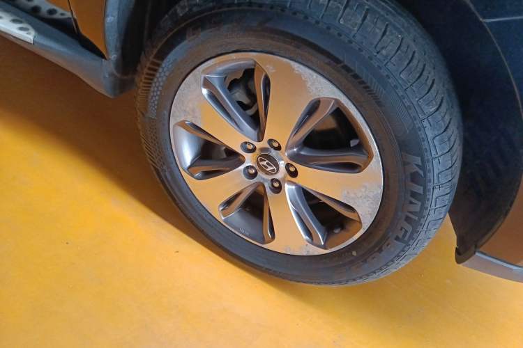 Used Hyundai Santa Fe Classic 2012 2.4 Luxury Edition 7-Seater Four-Wheel Drive Right Front Wheel Hub