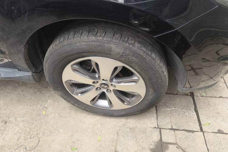Used Hyundai Santa Fe Classic 2012 2.4 Ultimate Edition 7-Seater Four-Wheel Drive Right Front Wheel Hub