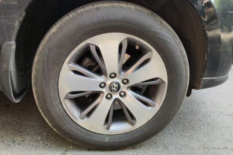 Used Hyundai Santa Fe Classic 2012 2.4 Comfort Edition 7-Seater Four-Wheel Drive Right Front Wheel Hub