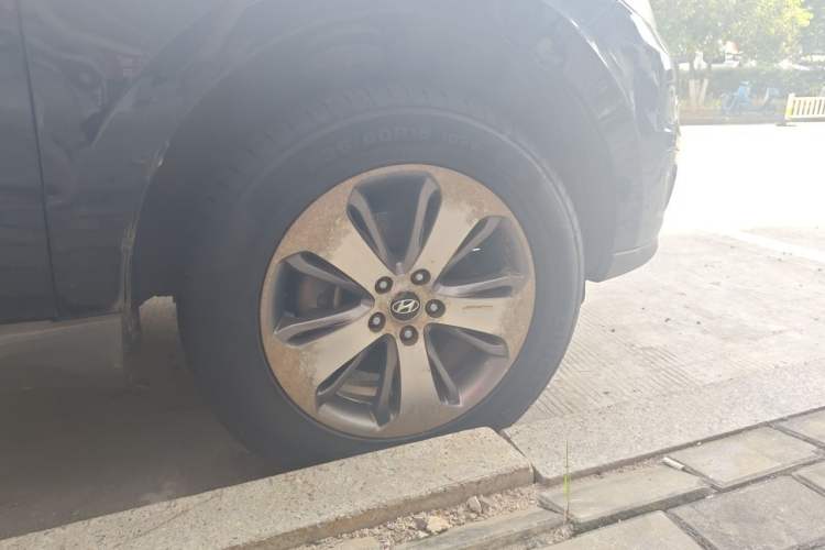 Used Hyundai Santa Fe Classic 2012 2.4 Ultimate Edition 7-Seater Four-Wheel Drive Right Front Wheel Hub