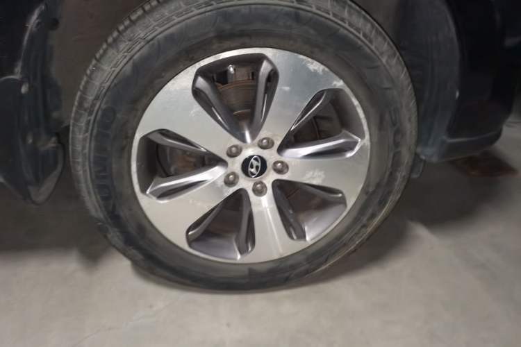 Used Hyundai Santa Fe Classic 2012 2.4 Comfort Edition 7-Seater Four-Wheel Drive Right Front Wheel Hub