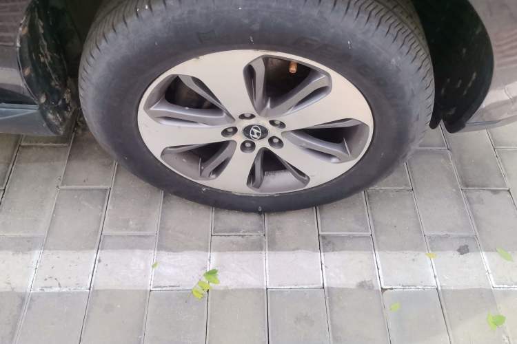 Used Hyundai Santa Fe Classic 2012 2.4 Comfort Edition 7-Seater Four-Wheel Drive Right Front Wheel Hub