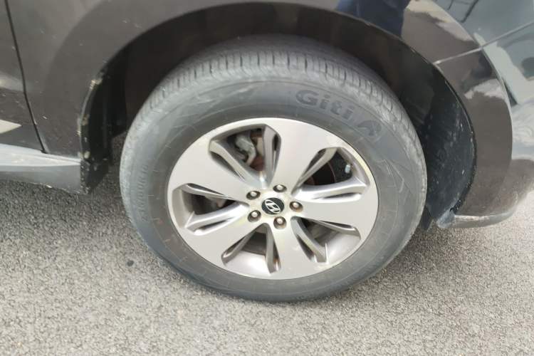 Used Hyundai Santa Fe Classic 2012 2.4 Ultimate Edition 7-Seater Four-Wheel Drive Right Front Wheel Hub