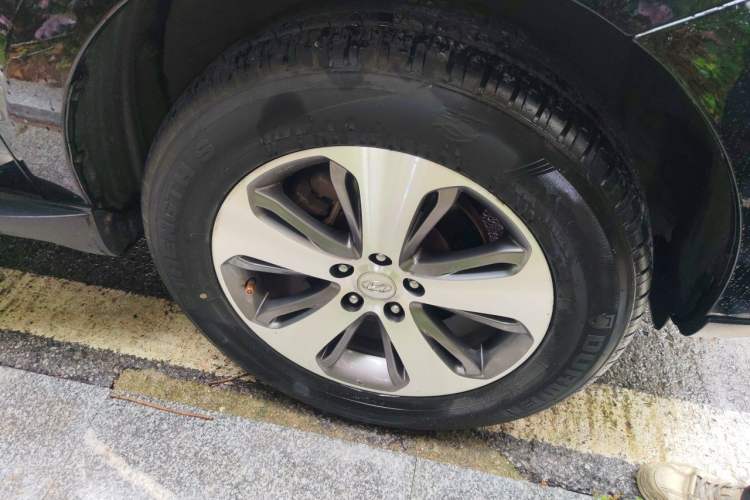 Used Hyundai Santa Fe Classic 2012 2.4 Comfort Edition 5-Seater Two-Wheel Drive Right Front Wheel Hub