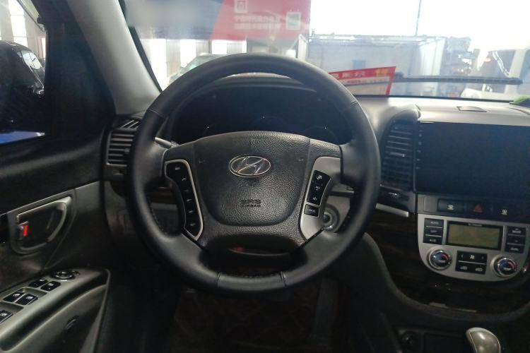 Used Hyundai Santa Fe Classic 2012 2.4 Luxury Edition 7-Seater Four-Wheel Drive Steering Wheel