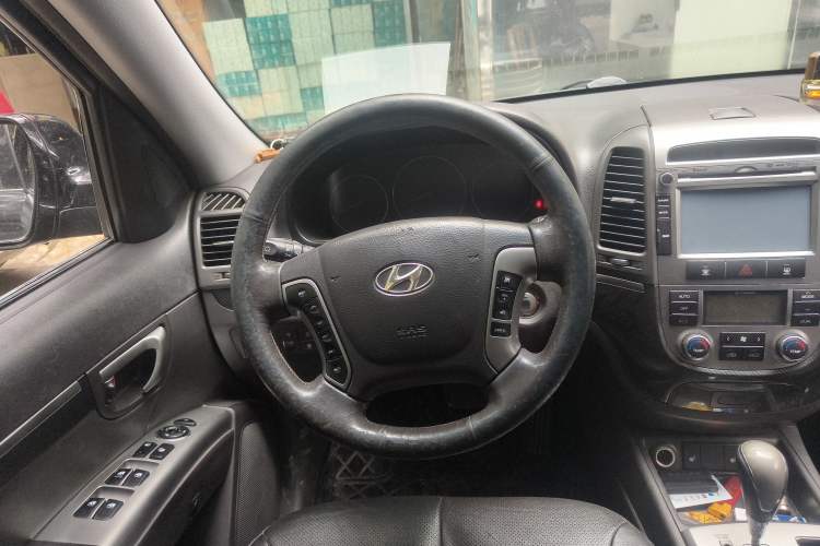Used Hyundai Santa Fe Classic 2012 2.4 Ultimate Edition 7-Seater Four-Wheel Drive Steering Wheel