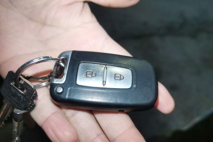 Used Hyundai Santa Fe Classic 2012 2.4 Comfort Edition 7-Seater Four-Wheel Drive Vehicle Key