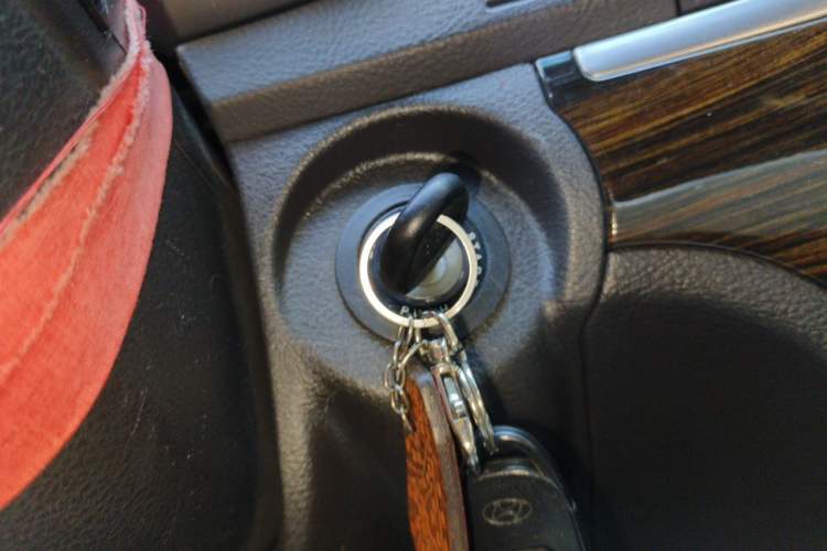 Used Hyundai Santa Fe Classic 2012 2.4 Comfort Edition 7-Seater Four-Wheel Drive Vehicle Key