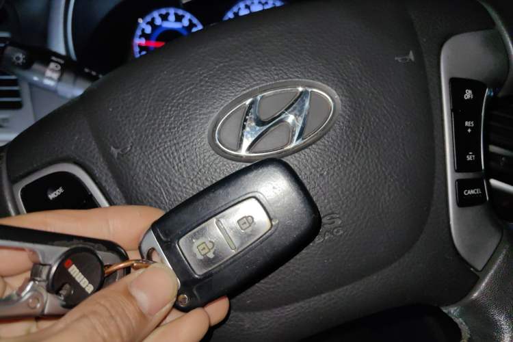 Used Hyundai Santa Fe Classic 2012 2.4 Luxury Edition Five-Seater Two-Wheel Drive Vehicle Key
