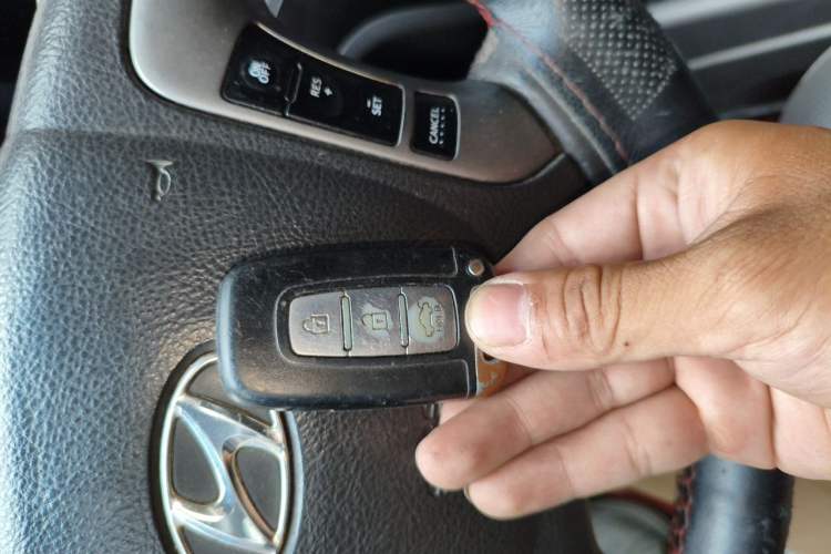 Used Hyundai Santa Fe Classic 2012 2.4 Ultimate Edition 7-Seater Four-Wheel Drive Vehicle Key