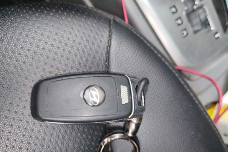 Used Hyundai Santa Fe Classic 2012 2.4 Comfort Edition 5-Seater Two-Wheel Drive Vehicle Key