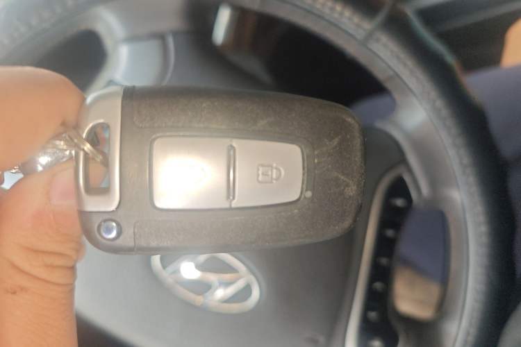 Used Hyundai Santa Fe Classic 2012 2.4 Comfort Edition 7-Seater Four-Wheel Drive Vehicle Key