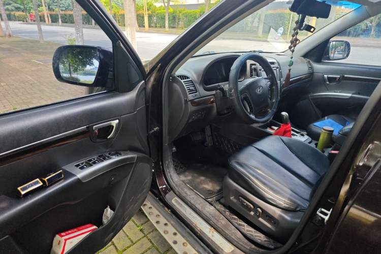 Used Hyundai Santa Fe Classic 2012 2.4 Comfort Edition 7-Seater Four-Wheel Drive Driver Seat