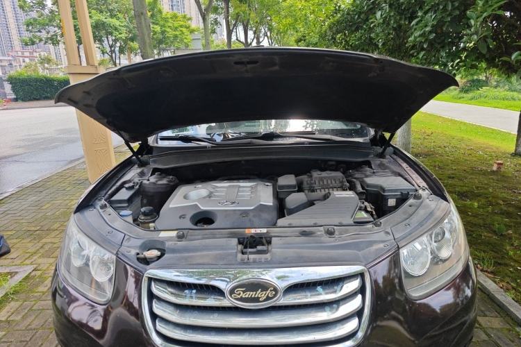 Used Hyundai Santa Fe Classic 2012 2.4 Comfort Edition 7-Seater Four-Wheel Drive Engine Bay
