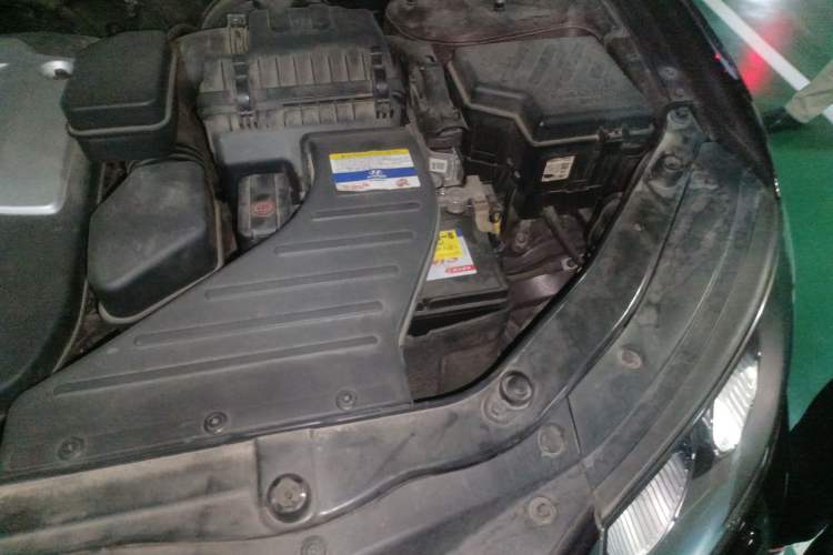 Used Hyundai Santa Fe Classic 2012 2.4 Ultimate Edition 7-Seater Four-Wheel Drive Engine Bay Left